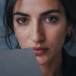 Femme nez bulbeux portrait mode